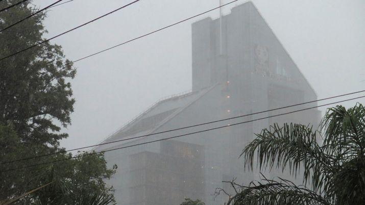 Viento lluvia y descenso de temperatura en Santiago