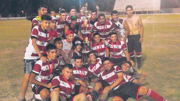 EL CAMPEÓN Club San Fernando coronó el año con una gran alegría en cancha de Central Argentino