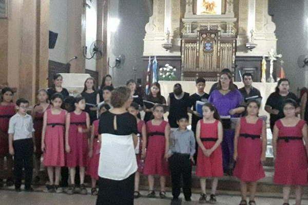 Coros del CCB ofrecieron un recital con temas navidentildeos en la Catedral