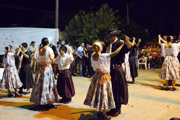 La Direccioacuten de la Juventud cerroacute sus actividades anuales con una cena comunitaria en el barrio Gorrini