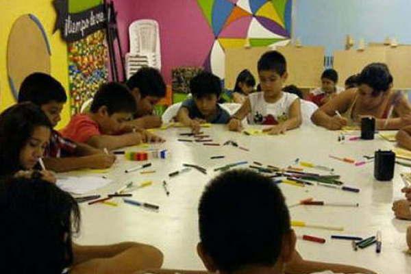 Hoy finalizaraacute el taller Esperando la Navidad destinado a los nintildeos