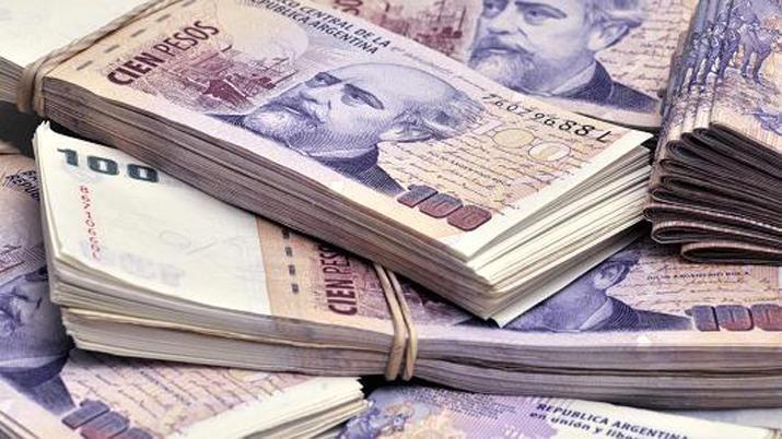 Empresario denuncioacute que le robaron 100 mil desde su camioneta