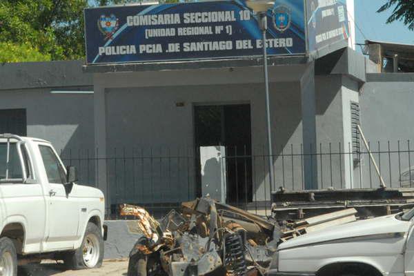Motochorros atacaron a una mujer de 72 antildeos para robarle 700