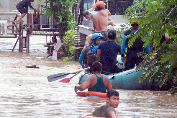 Maacutes de 180 muertos por feroz tormenta en Filipinas