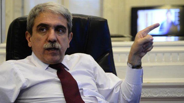 Aniacutebal Fernaacutendez contra La Caacutempora- Se creen angelicales