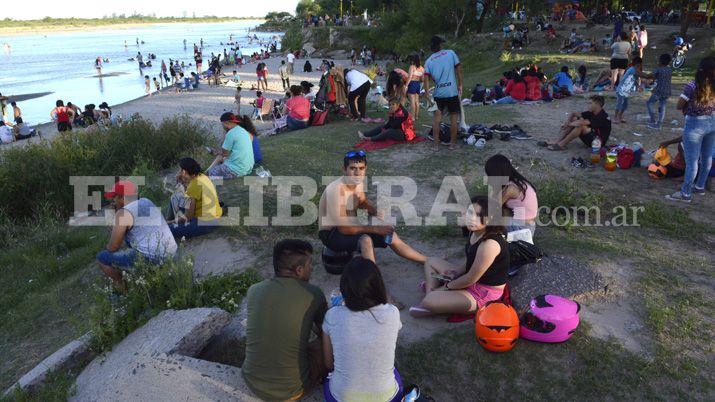 Los santiaguentildeos coparon la Costanera durante la tarde navidentildea