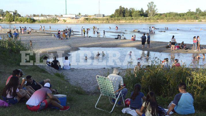 Los santiaguentildeos coparon la Costanera durante la tarde navidentildea