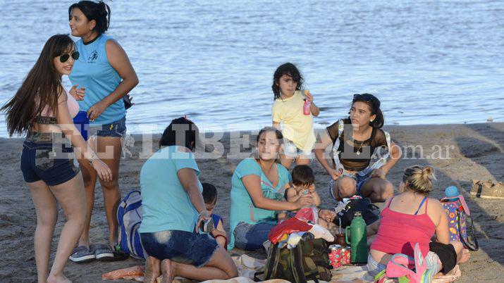 Los santiaguentildeos coparon la Costanera durante la tarde navidentildea