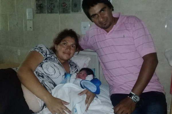 Josueacute es el primer bebeacute que nacioacute en Navidad en Las Termas de Riacuteo Hondo