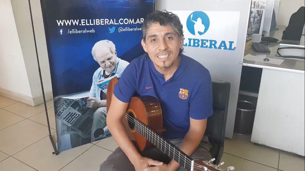 VIDEO  Cristian Mono Banegas visitoacute la redaccioacuten de EL LIBERAL