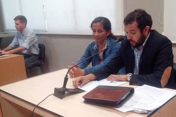 Extienden prisioacuten para una joven acusada de matar a bebeacute tras el par