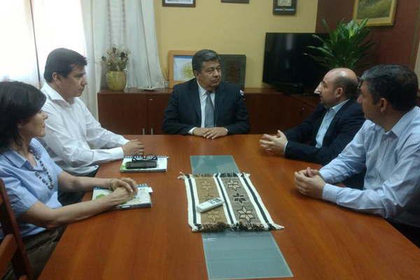 Mirolo y el rector de la Unse proponen llevar la oferta universitaria a La Banda