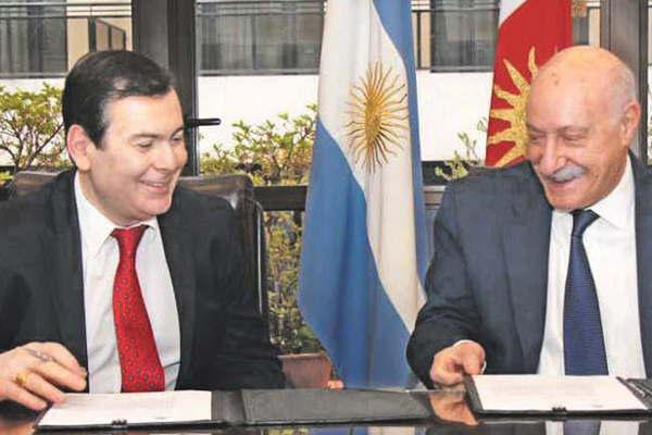 El gobernador Zamora firmoacute nuevos convenios con Ciaacutecera del CFI