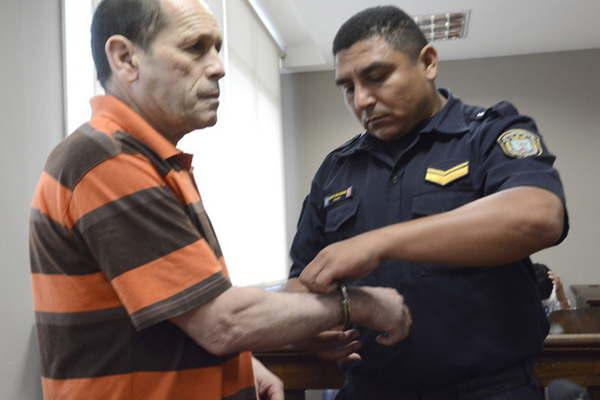 Con condena de 12 antildeos y 8 meses el tribunal castigoacute a Bernacho por violar durante 22 antildeos a su hija