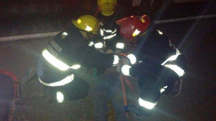 Murioacute el motociclista que chocoacute en Navidad contra una combi