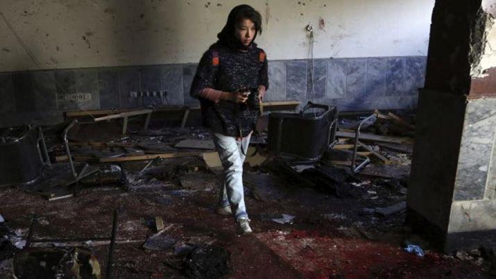Un atentado suicida dejoacute 40 muertos en Afganistaacuten