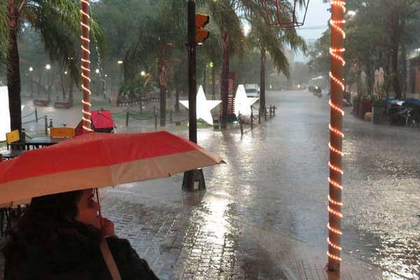 Anuncian lluvias para Santiago durante fin de año