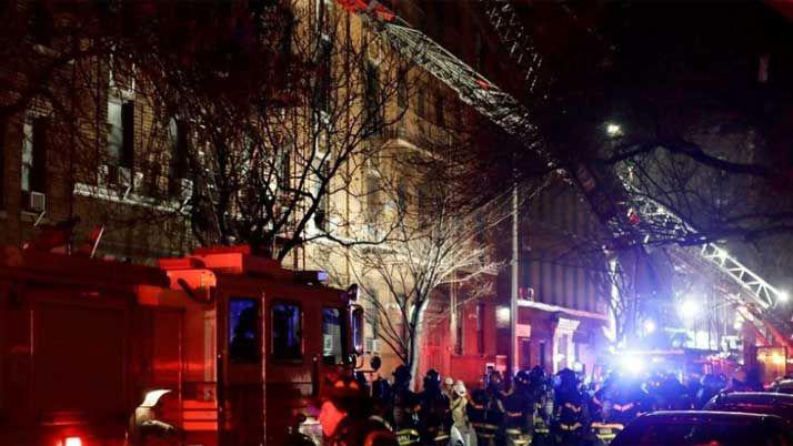 Al menos 12 muertos en un incendio en Nueva York