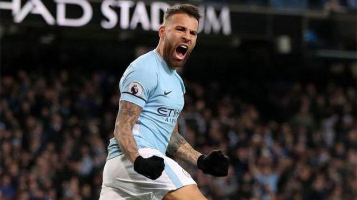 Para Guardiola Otamendi es el Superman del equipo