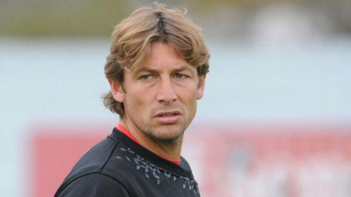 En Veacutelez Heinze prohibioacute la Play y redujo el uso de celulares