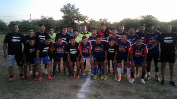 Hinchas y futbolistas dieron un espectaacuteculo solidario en Bandera