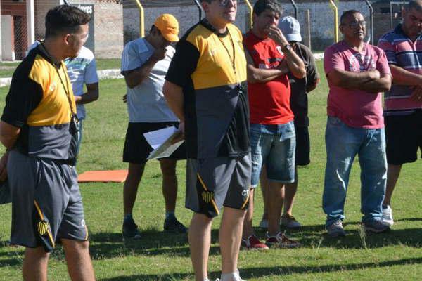 El DT Pablo Martel quiere un Independiente de Fernaacutendez protagonista