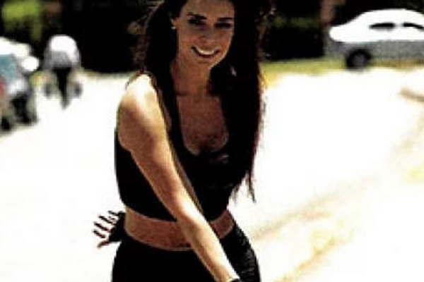 Ravelli tonifica sus curvas en la costa estentildea