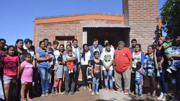 El Gobernador inauguroacute las primeras viviendas sociales del antildeo en El Bobadal