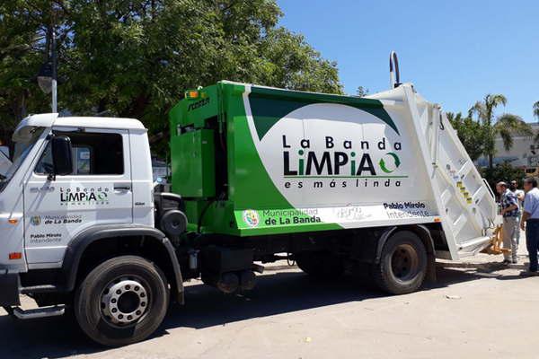 El municipio bandentildeo adquirioacute un nuevo camioacuten compactador  y recolector de contenedores