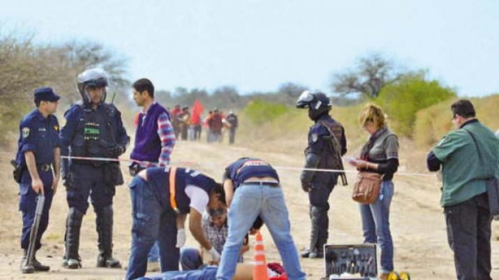 Investigan la muerte de un hombre que fue hallado en un camino vecinal