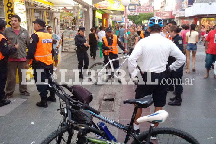 Numerosos efectivos policiales concurrieron al lugar del accidente