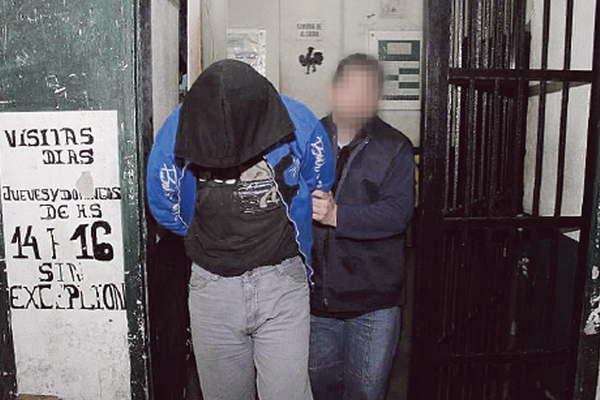 Nintildea se haciacutea la enferma para evitar que su abuelo la abusara cuando la invitaba a pasear