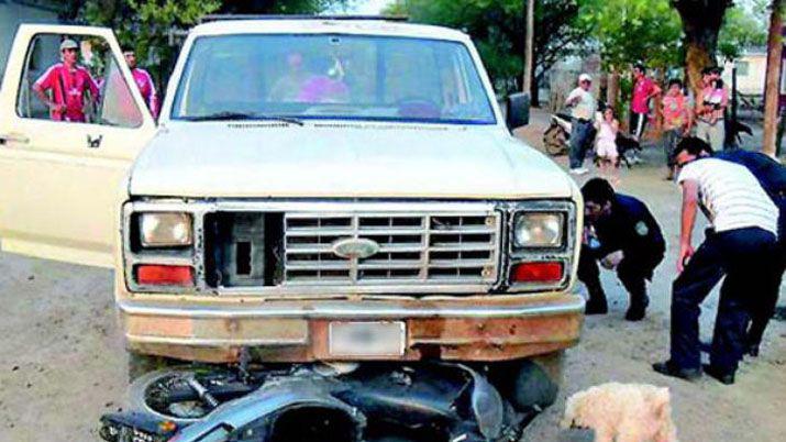 Un joven de 14 antildeos fallecioacute por un choque y su padre se estrelloacute contra un poste