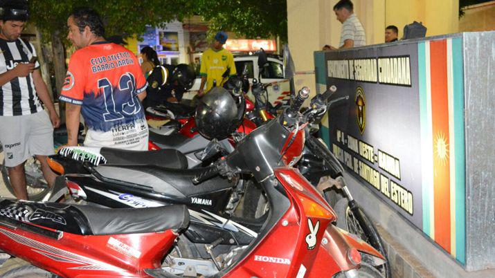 Retienen maacutes de 100 vehiacuteculos por falta de casco y alcoholemia