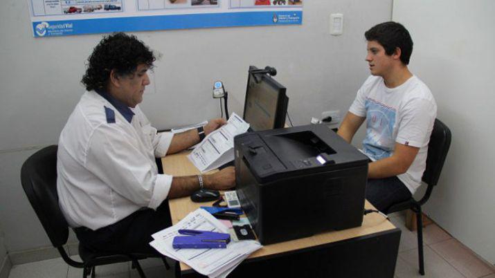 La Direccioacuten de Traacutensito amplioacute su horario de atencioacuten al puacuteblico