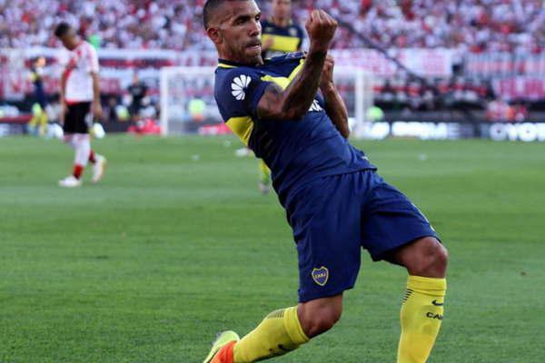 El Apache Tevez cada vez maacutes cerca del retorno al Xeneize 
