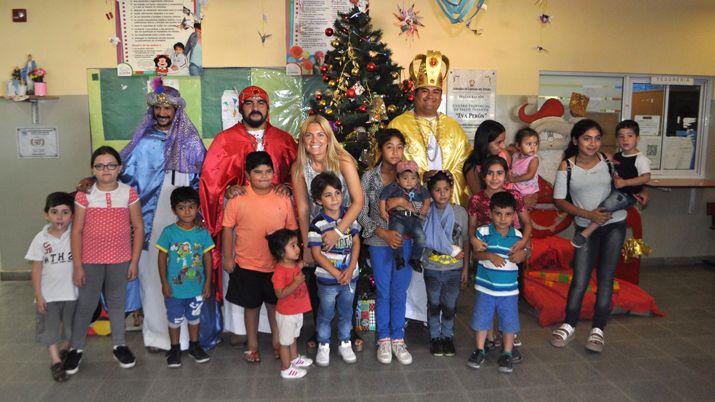 Los Reyes Magos repartieron alegriacutea y juguetes en los centros de salud