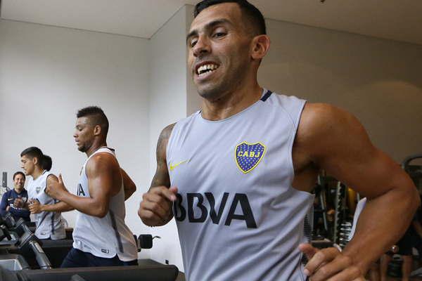 Volvioacute Teacutevez y dijo- Nunca me fui