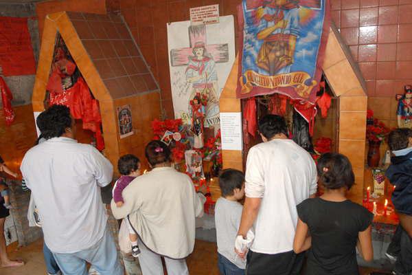 Los promesantes del Gauchito Gil no podraacuten ofrendar su muacutesica este antildeo