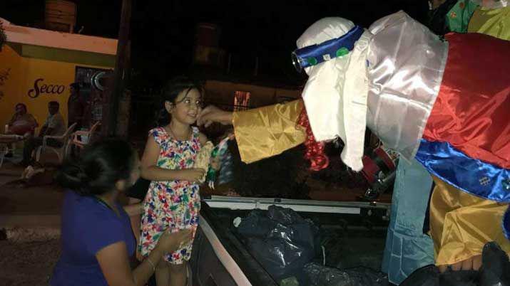 Los Reyes Magos recorrieron las calles de la Capital del rosquete