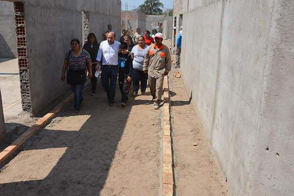 Destacan el notorio avance de la obra de construccioacuten de la primera Escuela Primaria Municipal de La Banda