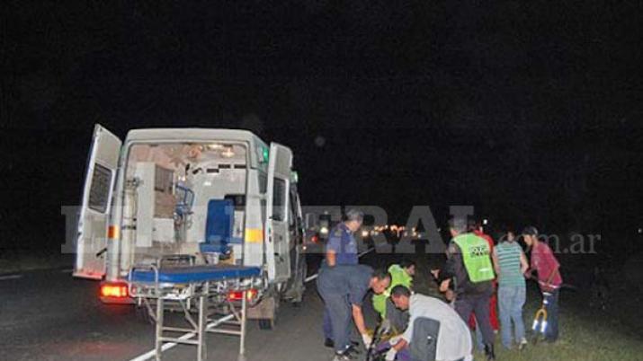 Motociclista con graves heridas tras chocar un acoplado sin luces