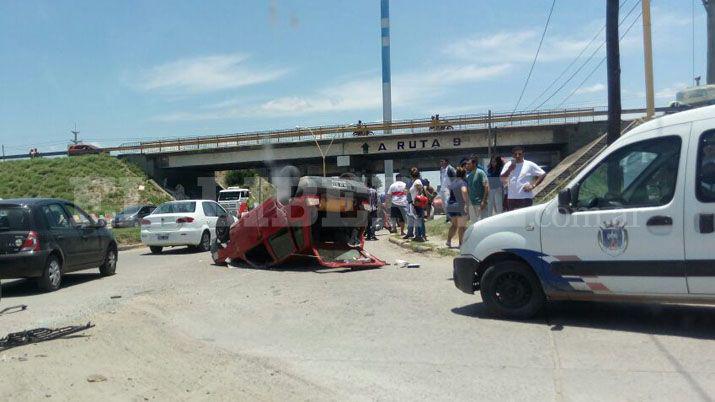 Choque y vuelco de un auto en Ruta 51 y Autopista