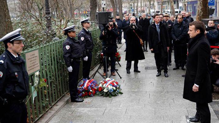 Macron encabezoacute el homenaje a las viacutectimas de Charlie Hebdo