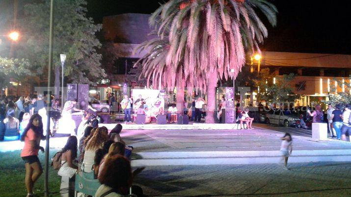 Arrancoacute el ciclo de shows gratuitos Viviacute Las Termas en verano