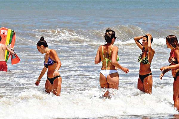 Los visitantes vivieron en Mar del Plata un fin de semana a puro sol arena y mar