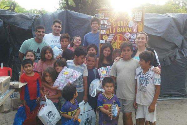 El Club Leo Shunko de La Banda festejoacute el Diacutea de Reyes con sus ahijados