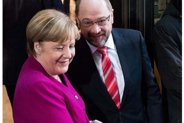 Merkel inicia negociaciones clave para intentar formar gobierno en Alemania