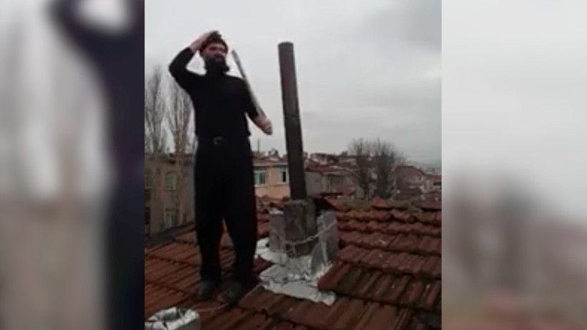 Insoacutelito- Un turco armado le tiende una emboscada a Papaacute Noel