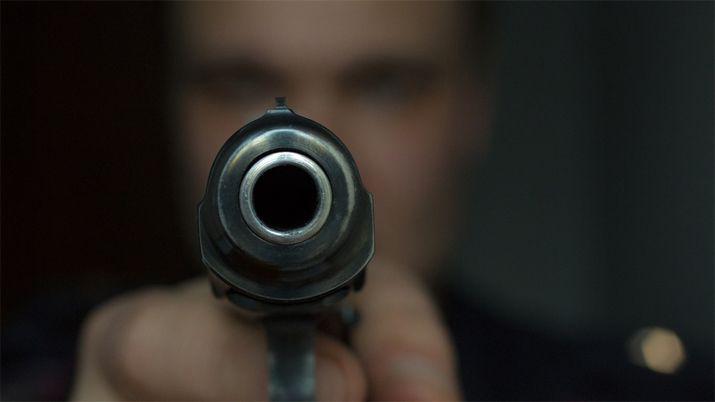 Invitoacute a su amiga a tomar mates y la violoacute a punta de pistola